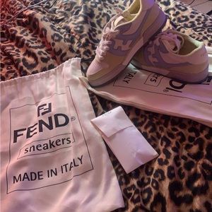 Selling shoe women 8 brand new